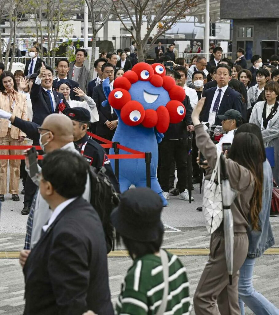 【大阪万博】「もう帰りたい」トレンドワードに　風雨強く「1時間ぐらい並んでいる。寒くて」の声も